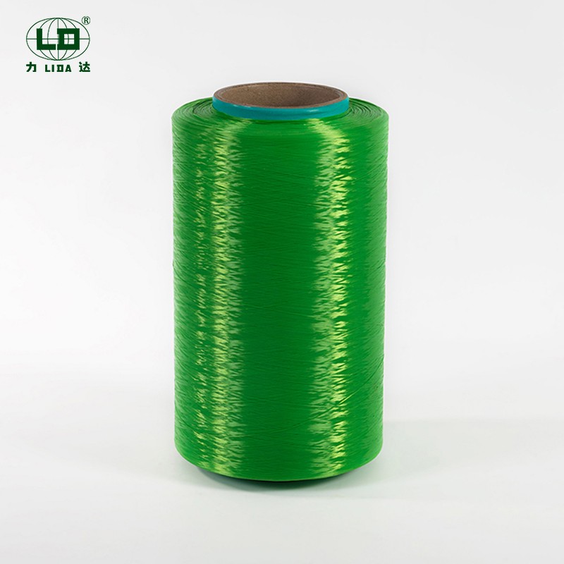 Wat binne de eigenskippen en skaaimerken en skaaimerken fan hege krêft en lege krimp kleurde polyester filament (ynklusyf flame-retardant-filament)?