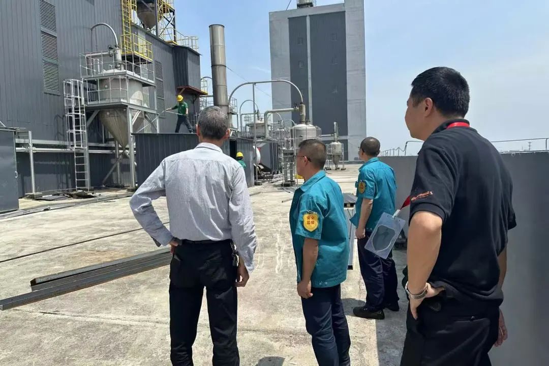 Changshu Polyester draacht feiligenspesjonsel út foardat de dei fekânsje