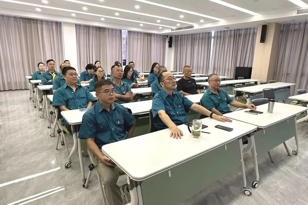 Changshu Polyester Party Branch Organized om de Live-útstjoering te besjen fan it 3 septimber 3e militêre parade