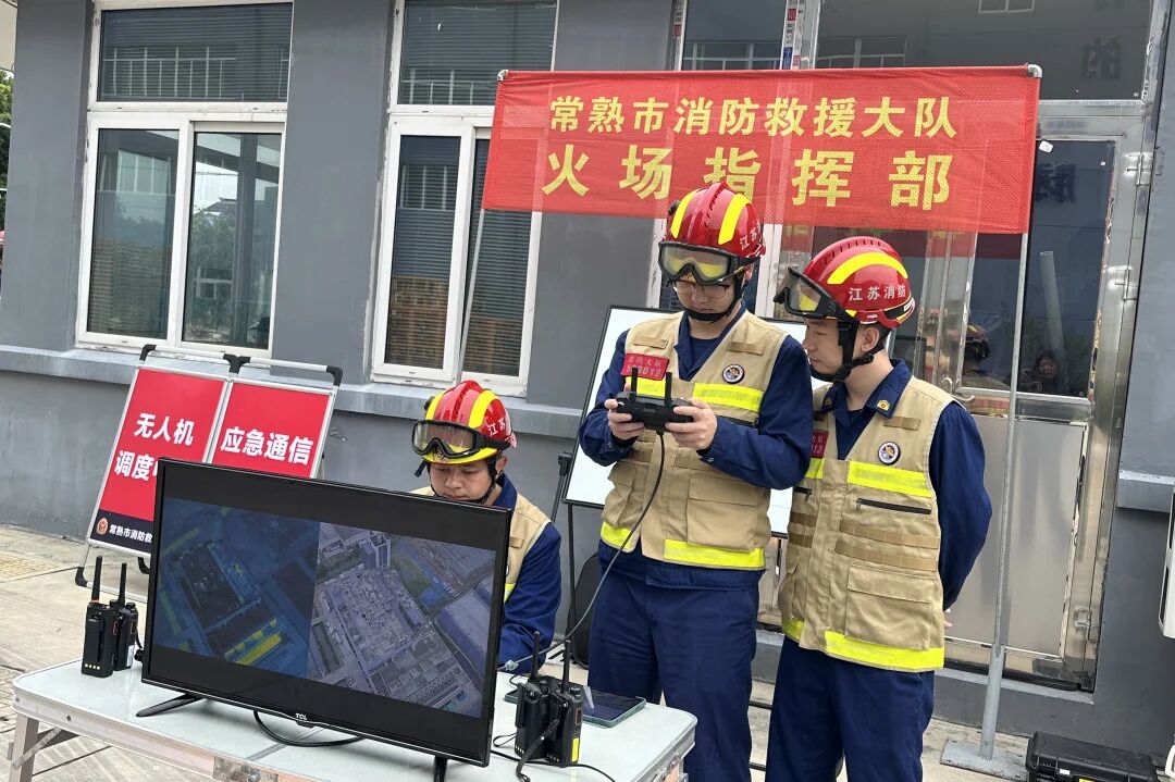 Changshu Fire Rescue Brigade organisearre brânwachten fan Dongbang, Meili en Zhitang om praktyske brânoefeningen út te fieren by it fabryk